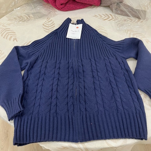 Navy Blue Cable Knit Zip-Up Sweater - Picture 2 of 5